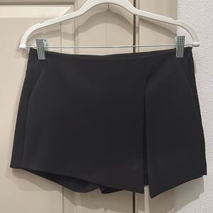 ZARA open slit black skort